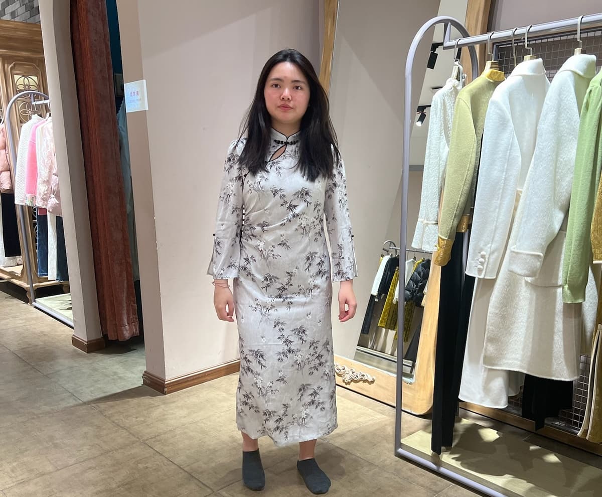Jiayi trying on a Qipao